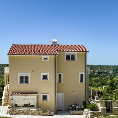 Appartement Haus Lilli Mit Pool à Ražanac Extérieur photo