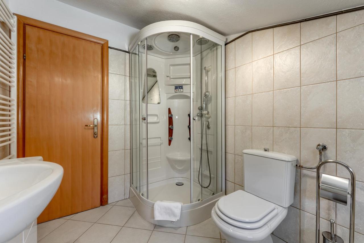 Appartement Haus Lilli Mit Pool à Ražanac Extérieur photo