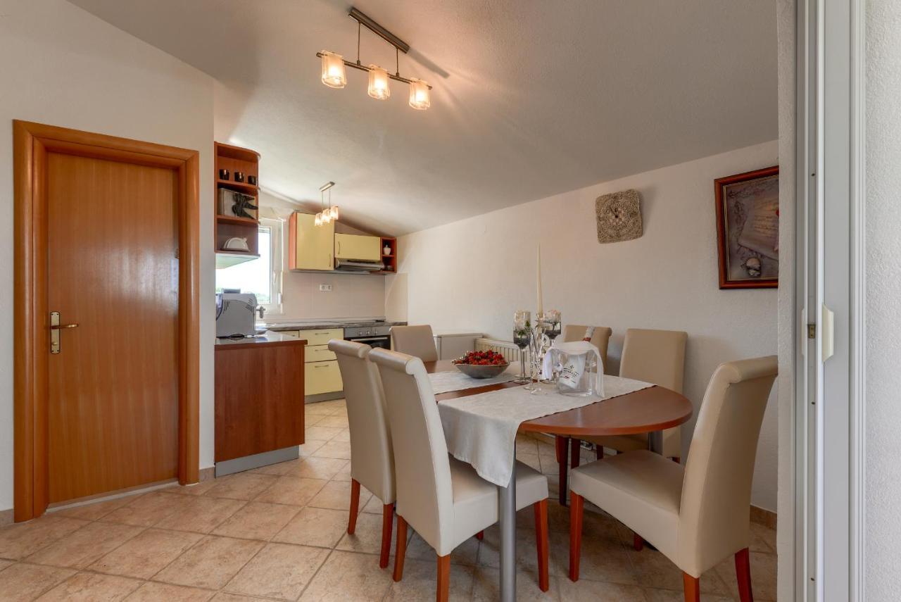 Appartement Haus Lilli Mit Pool à Ražanac Extérieur photo