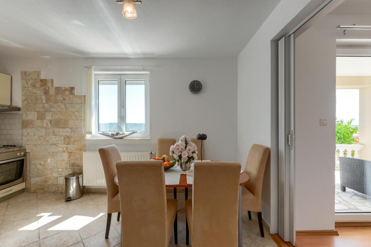 Appartement Haus Lilli Mit Pool à Ražanac Extérieur photo