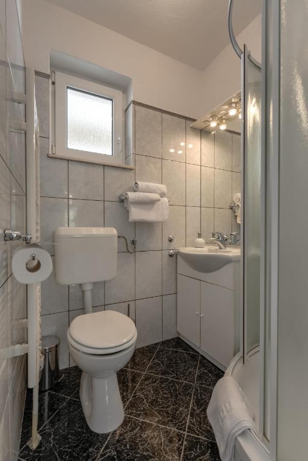Appartement Haus Lilli Mit Pool à Ražanac Extérieur photo