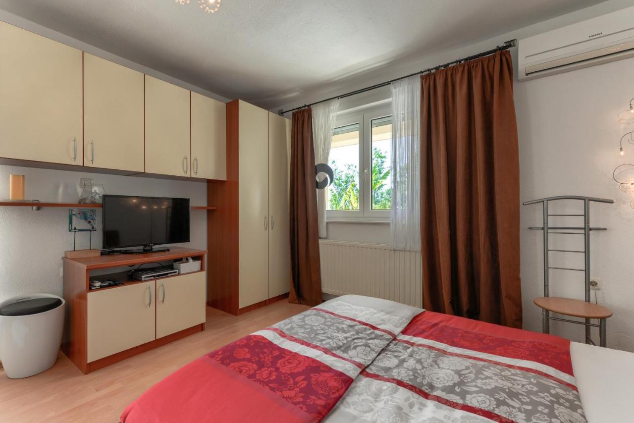 Appartement Haus Lilli Mit Pool à Ražanac Extérieur photo