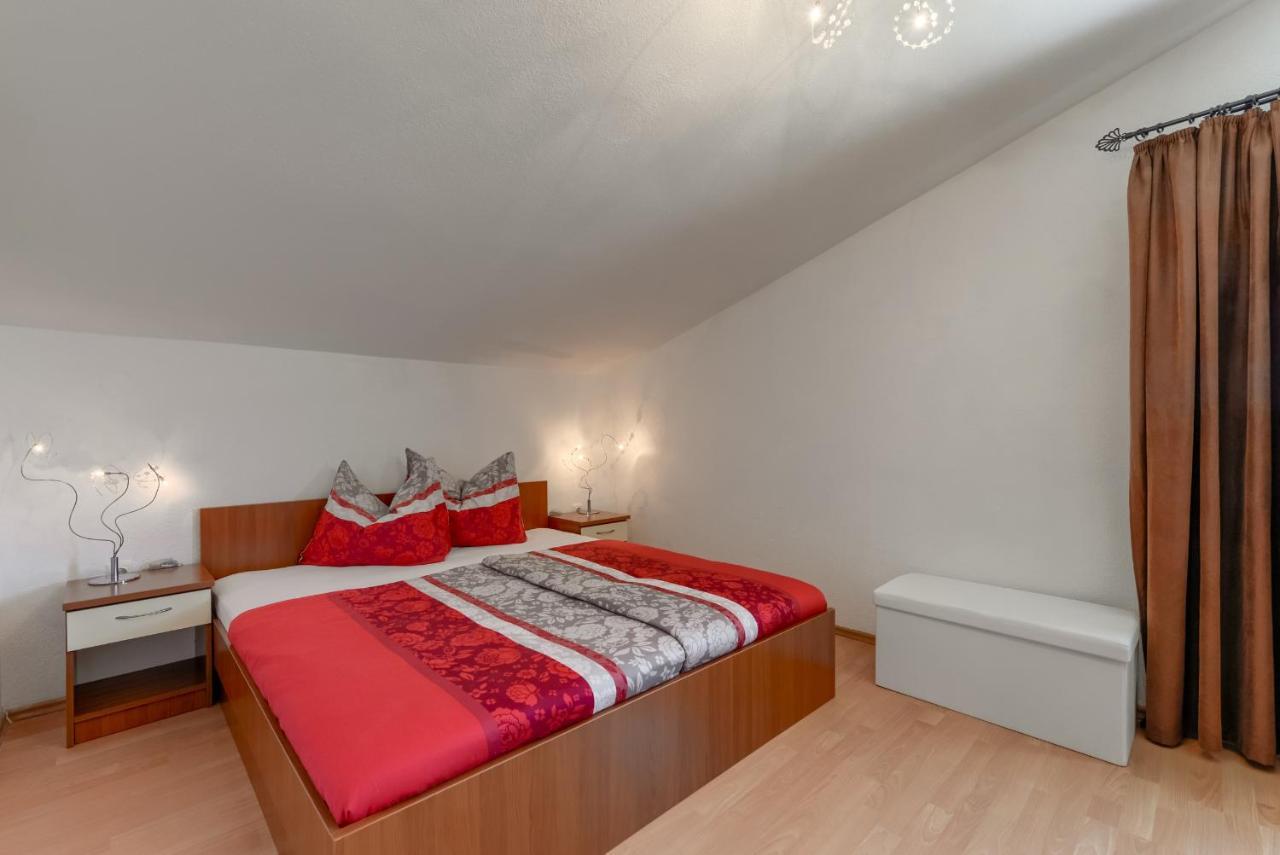 Appartement Haus Lilli Mit Pool à Ražanac Extérieur photo