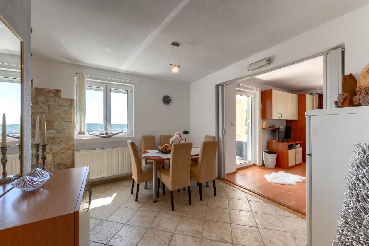 Appartement Haus Lilli Mit Pool à Ražanac Extérieur photo
