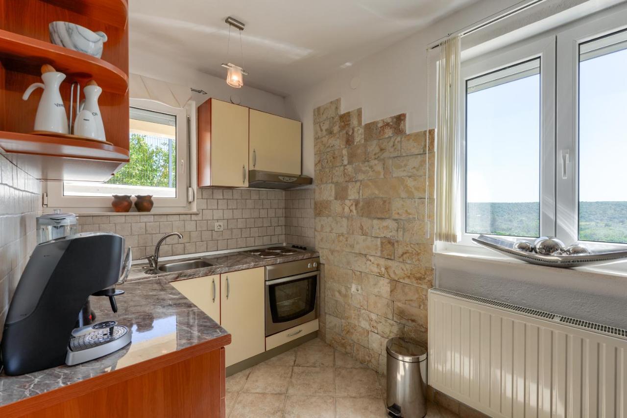 Appartement Haus Lilli Mit Pool à Ražanac Extérieur photo