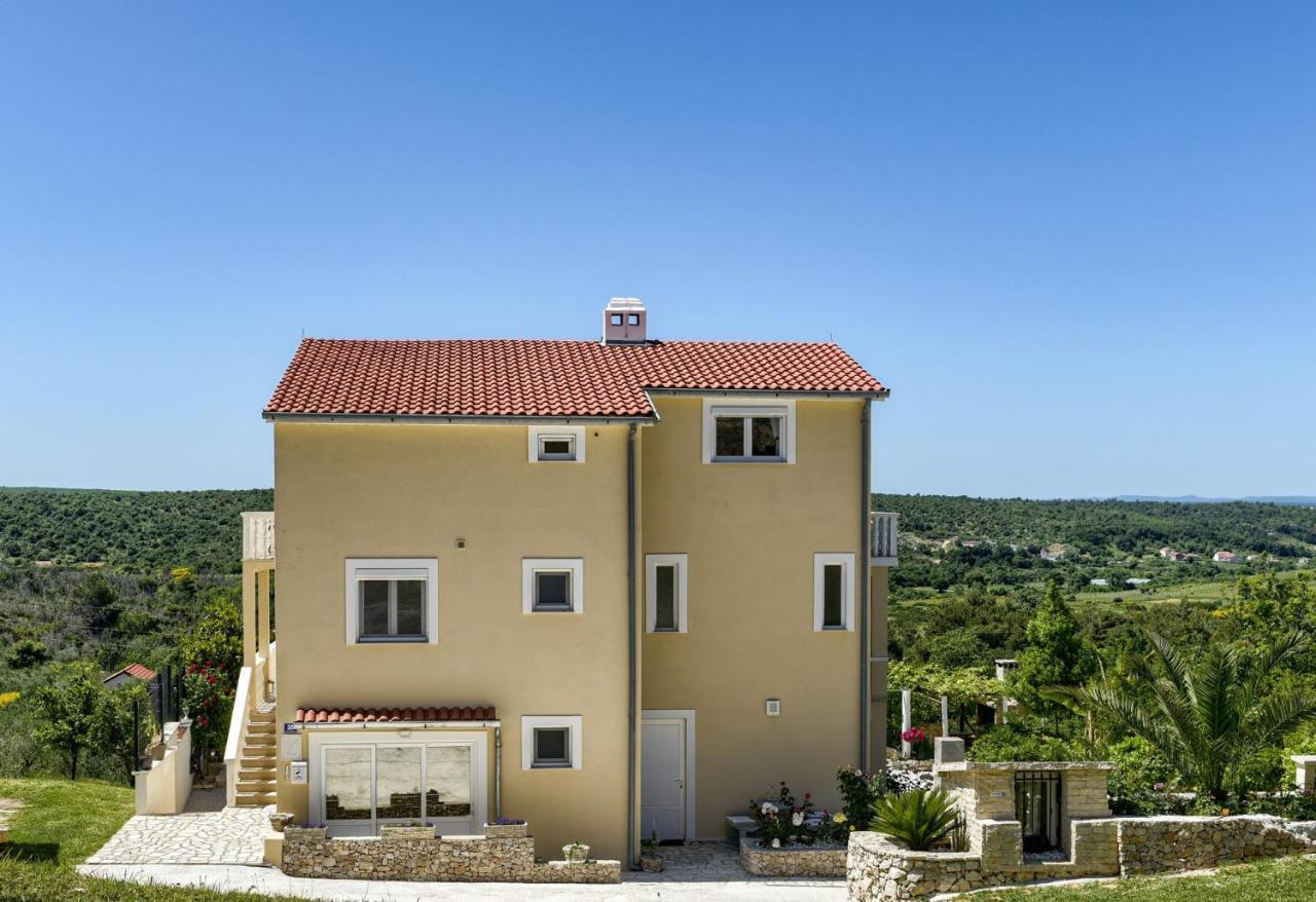 Appartement Haus Lilli Mit Pool à Ražanac Extérieur photo