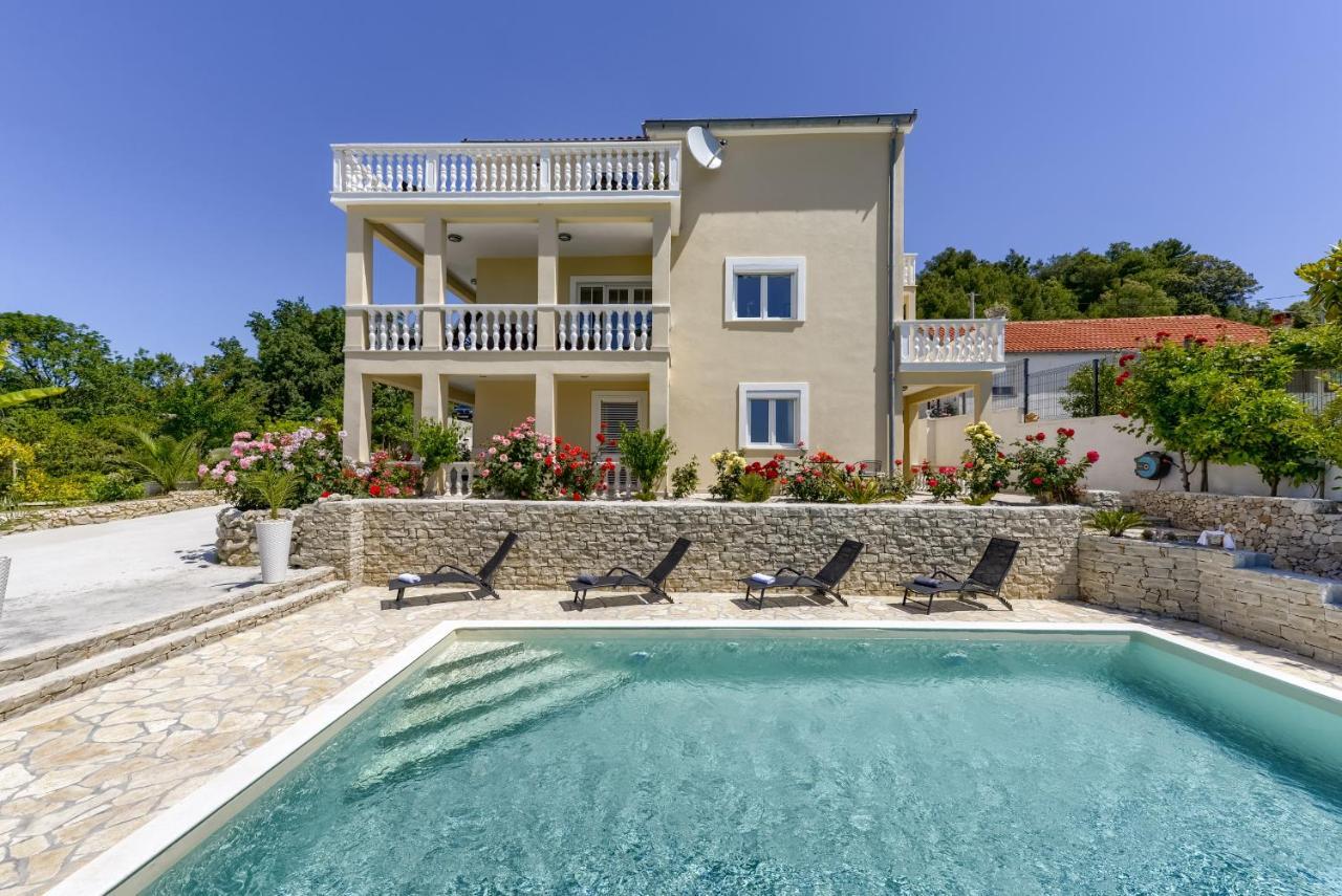 Appartement Haus Lilli Mit Pool à Ražanac Extérieur photo