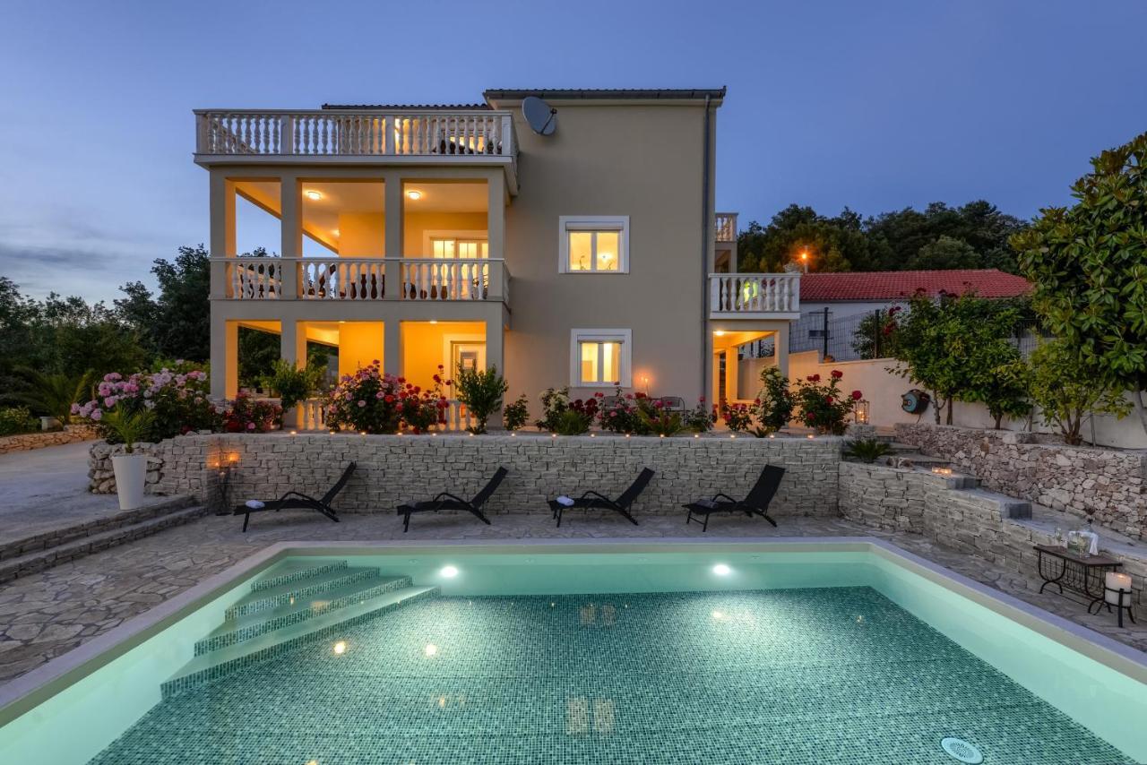 Appartement Haus Lilli Mit Pool à Ražanac Extérieur photo