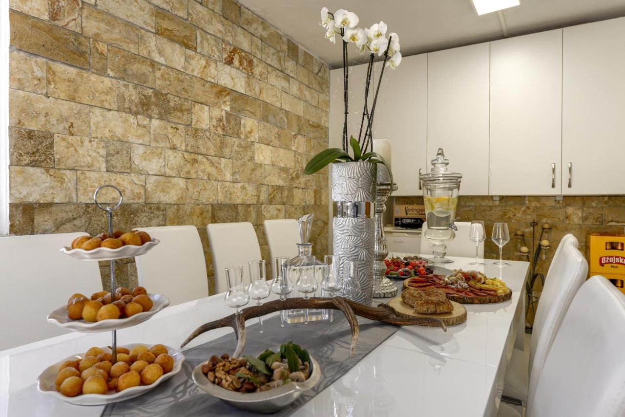 Appartement Haus Lilli Mit Pool à Ražanac Extérieur photo