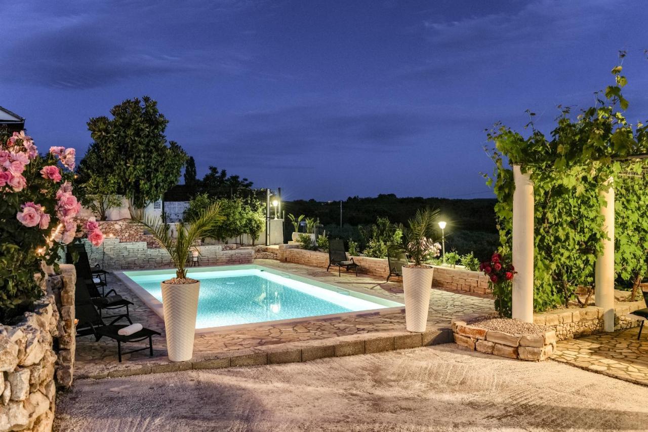 Appartement Haus Lilli Mit Pool à Ražanac Extérieur photo